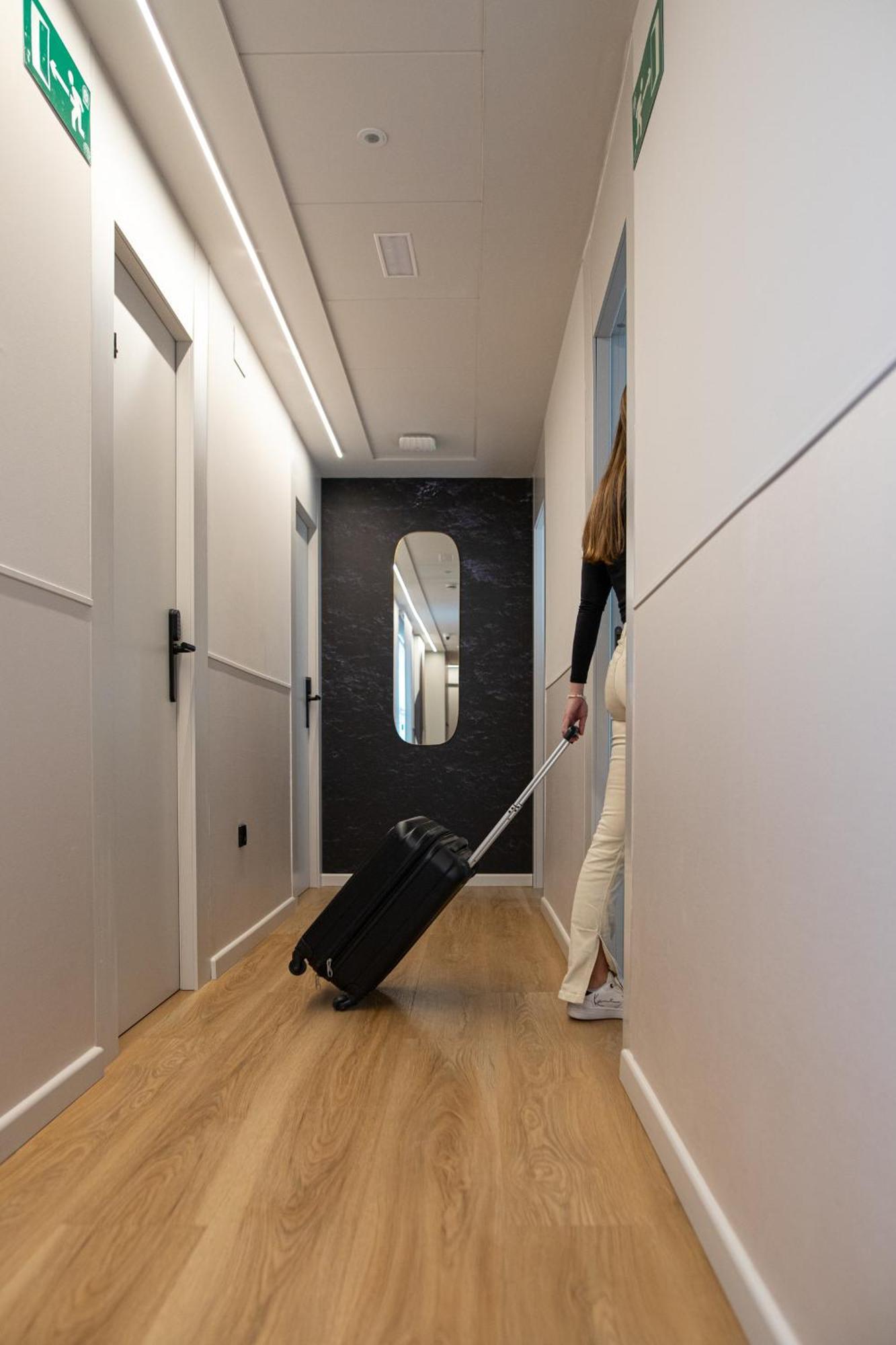 Aila II Hotel Boutique By Singularstays - Digital Access Burjassot Bagian luar foto