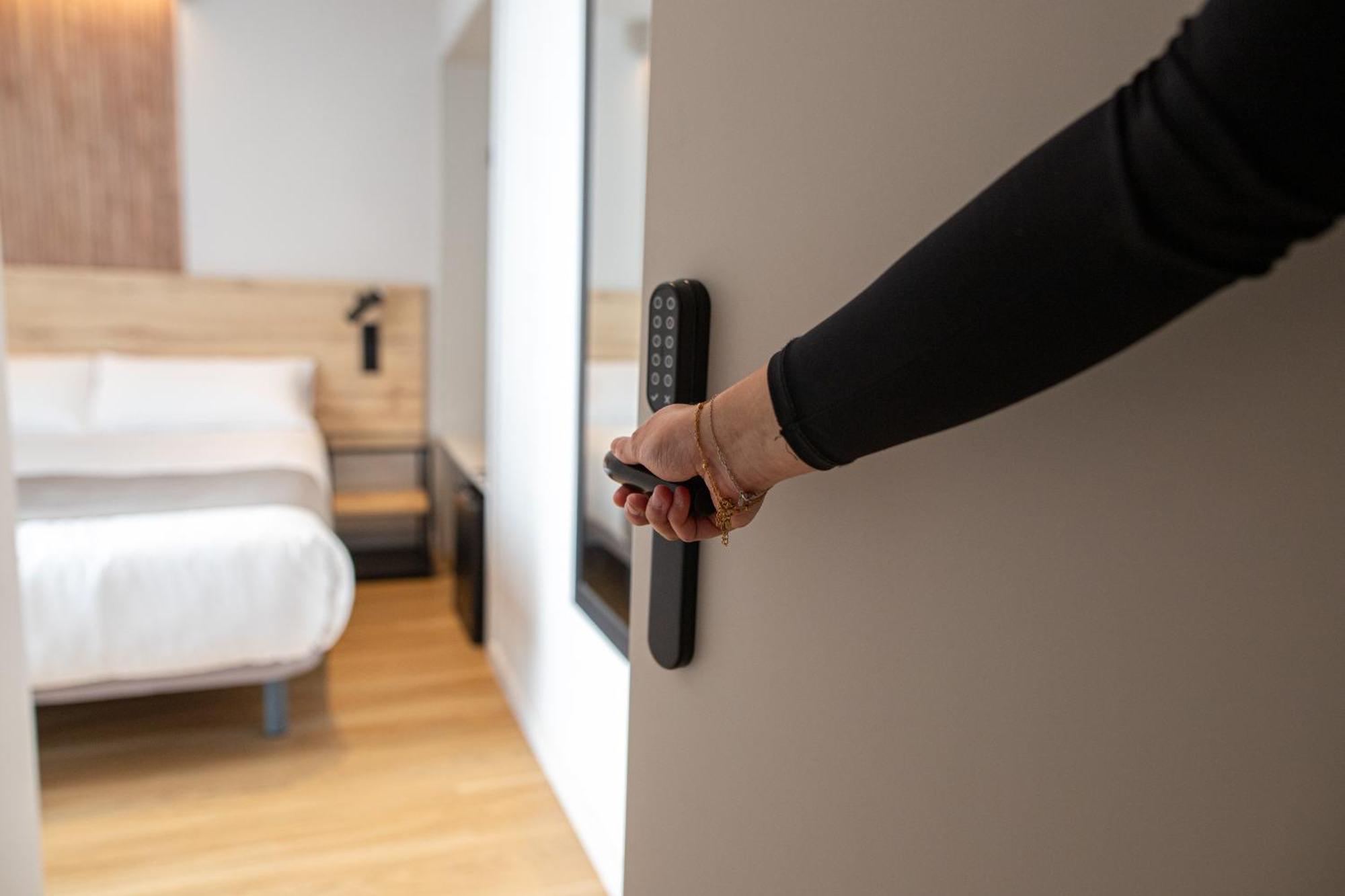 Aila II Hotel Boutique By Singularstays - Digital Access Burjassot Bagian luar foto